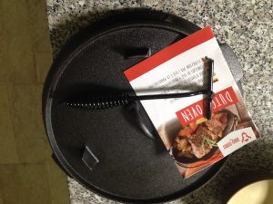 Dutch Oven mit Deckelheber