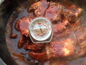 Dutch Oven mit Thermometer