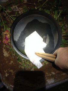 Einfetten des Dutch Oven Deckels