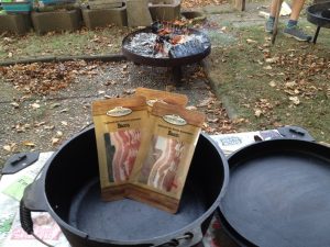 Speck für Schichtfleisch im Dutch Oven