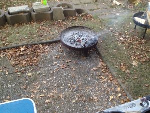 Unterhitze für den Dutch Oven vorbereitet.