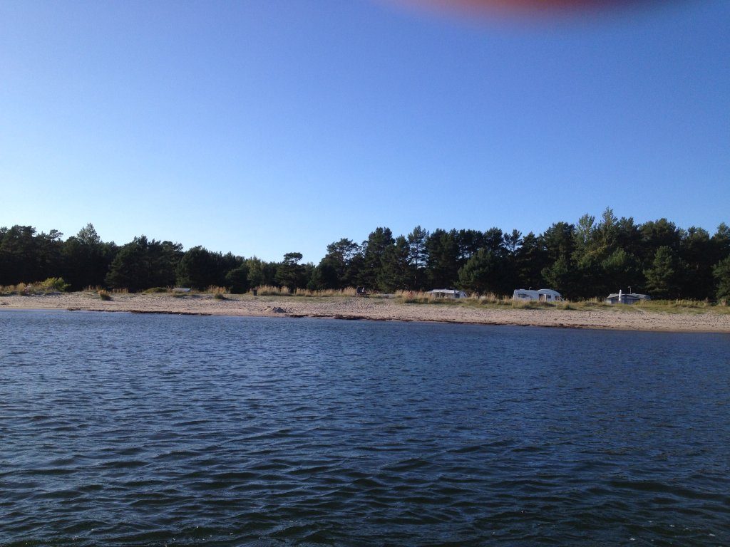 Degerasand-Strand vom Wasser aus