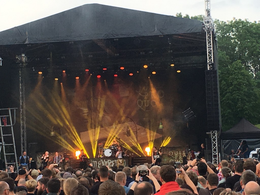 Bühne von In Extremo vor Burg Scharfenstein auf der Burgentour 2019.