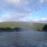 Blick auf den vernebelten Gahrenberg von der Weser, beim Wesermarathon 2019. Blick auf den vernebelten Gahrenberg von der Weser, beim Wesermarathon 2019.