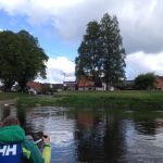 Bodenfelde-Wahmbeck, Landkreis Northeim, Niedersachsen von der Weser aus. Bodenfelde-Wahmbeck von der Weser aus.
