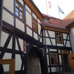 Hauptgebäude Burg Scharfenstein vom Innenhof der Whiskywelt. Hauptgebäude Burg Scharfenstein vom Innenhof der Whiskywelt.